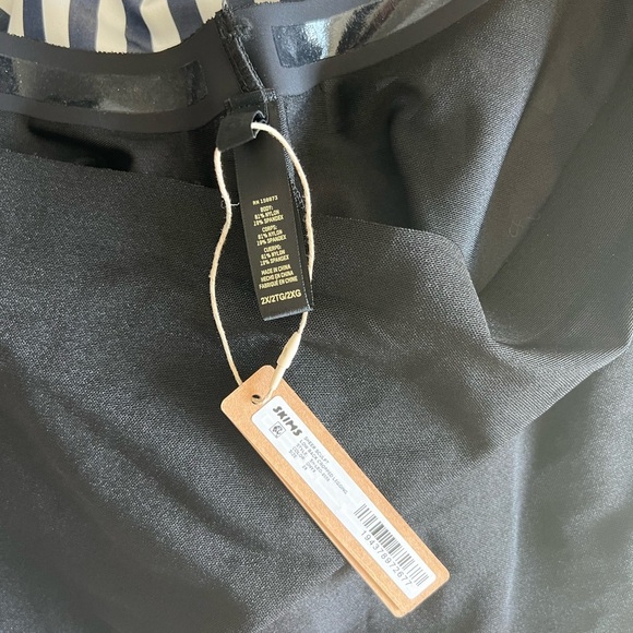 NWT SKIMS Sheer Sculpt Low Back Cropped Legging in Onyx Black Size 2X - Picture 11 of 12